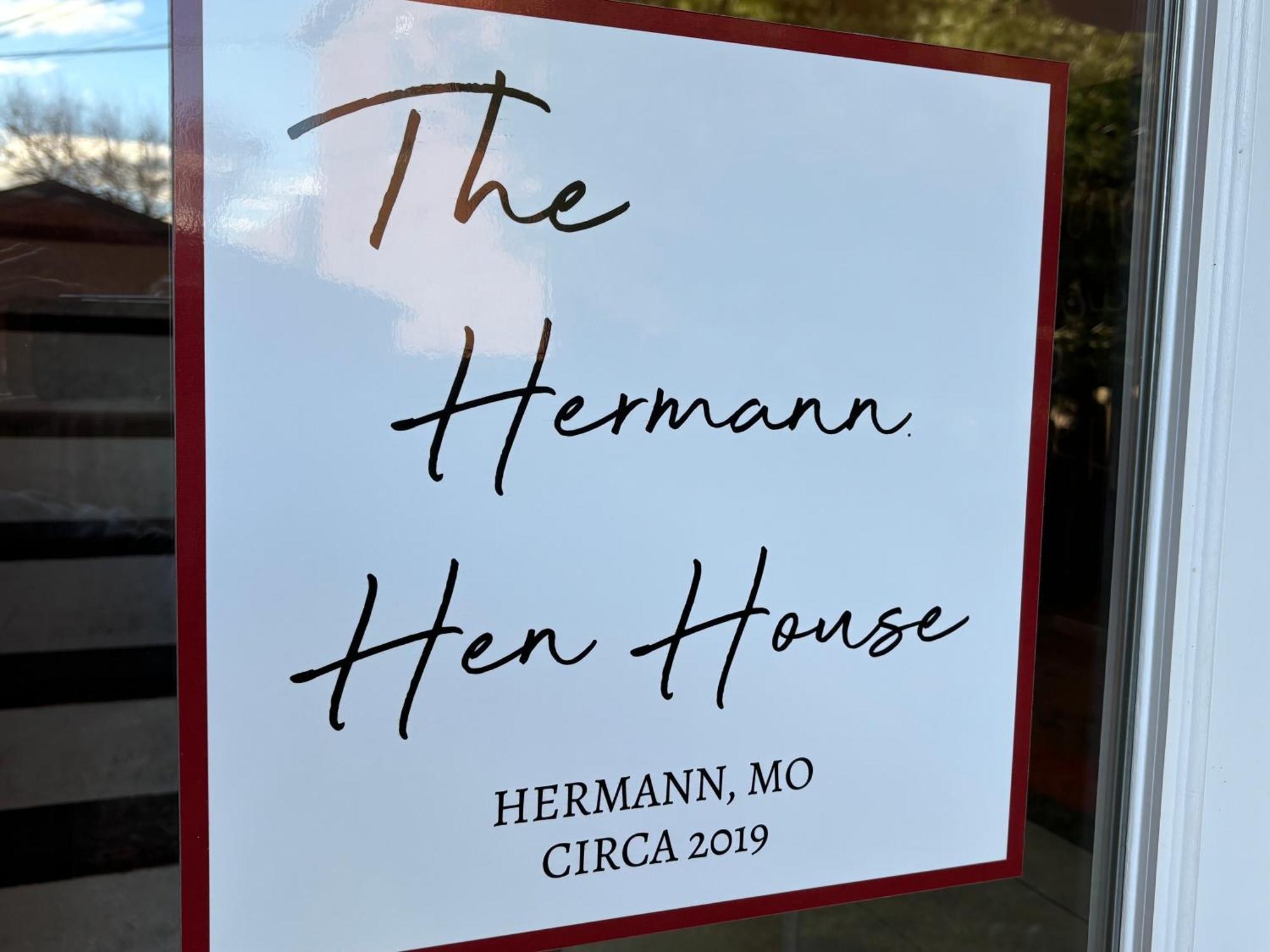 Hermann Crown Suites Esterno foto